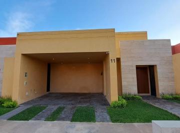Casa · 240m² · 3 Recámaras · 2 Estacionamientos · Casa - Conkal