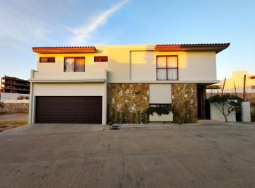 Casa · 353m² · 6 Recámaras · 2 Estacionamientos · Casa en Residencial Ciruelos