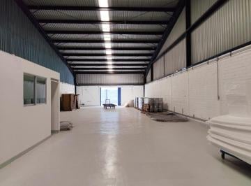 Bodega comercial · 300m² · 3 Estacionamientos · Bodega en Renta en Querétaro Zona Céntrica en Jurica