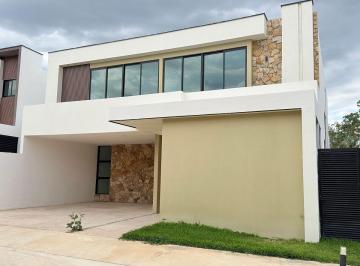 Casa · 295m² · 4 Recámaras · 2 Estacionamientos · Casa en Venta en Mérida, Privada Parque Natura, Entrega Inmediata