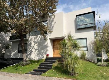 Casa en condominio · 470m² · 4 Recámaras · 4 Estacionamientos · Residencia en Venta Reserva Real Zona Real