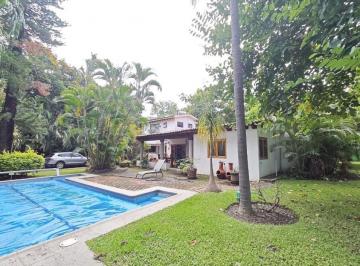 Casa · 290m² · 5 Recámaras · 3 Estacionamientos · Casa en Jiutepec