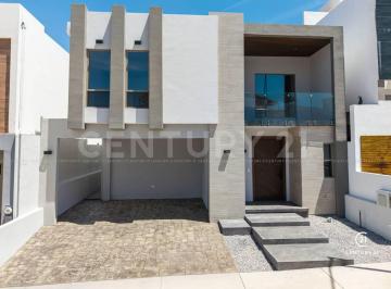 Casa · 268m² · 4 Recámaras · 2 Estacionamientos · Casa en Venta en Fraccionamiento Asturias Residencial Chihuahua, Chih.