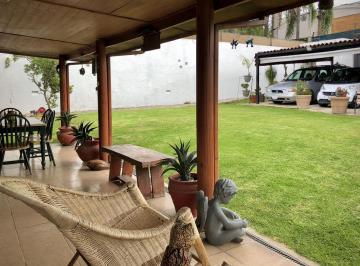 Casa · 260m² · 4 Recámaras · 4 Estacionamientos · Casa en Venta en Fraccionamiento Jardines de Santa Isabel
