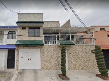 Casa · 228m² · 4 Recámaras · 2 Estacionamientos · ¡Para Ti Exclusiva y Moderna Casa en Azcapotzalco, Remate Bancario!