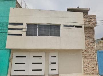 Casa · 150m² · 4 Recámaras · 3 Estacionamientos · Casa en Venta en La Perla en Remate