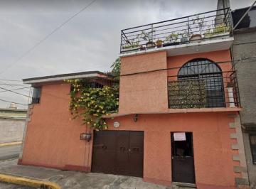 Casa · 200m² · 4 Recámaras · 2 Estacionamientos · Exclusiva y Moderna Casa en Venta en Xochimilco!