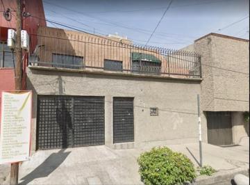 Casa · 300m² · 4 Recámaras · 2 Estacionamientos · Casa en Venta en Coyoacán, Excelente Remate Hipotecario!