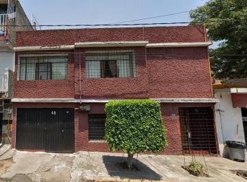 Casa · 250m² · 4 Recámaras · 3 Estacionamientos · Casa en Venta en Tlapan, Magnifico Remate Bancario!