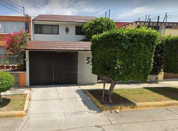 Casa · 240m² · 3 Recámaras · 2 Estacionamientos · Casa en Venta en Ciudad Satélite, Exclusivo Remate Bancario!