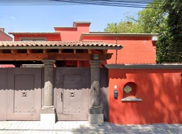 Casa · 650m² · 4 Recámaras · 3 Estacionamientos · Casa en Venta en Jurica Qr en Remate