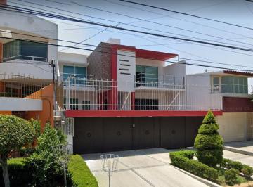 Casa · 200m² · 4 Recámaras · 2 Estacionamientos · Casa Maravillosa en Ciudad Satélite, Remate Bancario.
