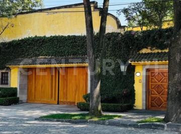 Casa · 840m² · 3 Recámaras · 4 Estacionamientos · Casa en Venta en San Ángel