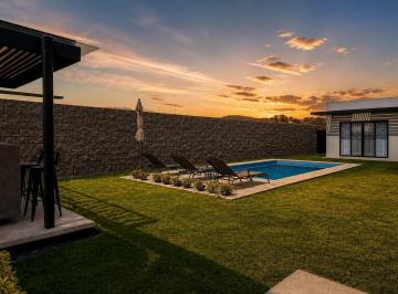 Casa · 240m² · 4 Recámaras · 3 Estacionamientos · Casa en Venta de 4 Habitaciones en Atlixco Puebla