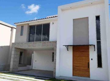 Casa · 252m² · 3 Recámaras · 2 Estacionamientos · Casa en Venta Condado del Valle Metepec