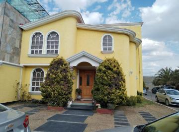 Casa de 3 habitaciones, Pachuca · Casa en Arboledas de San Javier en Esquina, con Amplios Espacios y en Privada