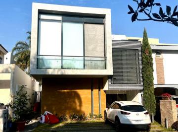Casa de 4 habitaciones, Tlajomulco de Zúñiga · Casa en Venta en Nueva Galicia