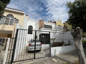 Casa · 200m² · 3 Recámaras · 2 Estacionamientos · Casa en Venta en Tonalá Loma Dorada