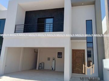 Casa · 245m² · 3 Recámaras · 2 Estacionamientos · Casa en Venta Albaterra $5,100,000