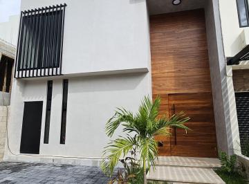 Casa de 3 habitaciones, Cancún · Moderna y Amplia Casa en Venta en Residencial Rio
