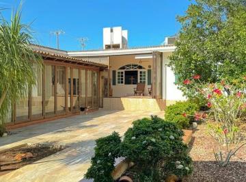 Casa · 750m² · 3 Recámaras · 3 Estacionamientos · En Venta Casa Amplia y Cómoda en Lomas de Las Flores II, Campeche