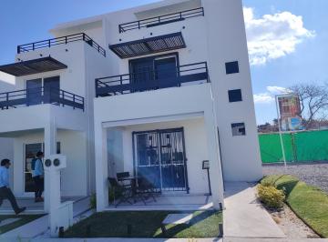 Casa de 3 habitaciones, Cuautla · Casa en Condominio con Alberca y Vigilancia Nuevas!