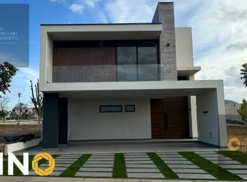 Casa · 328m² · 4 Recámaras · 4 Estacionamientos · Casa en Venta en La Primavera Culiacán, Barrio San Juan
