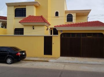 Casa de 3 habitaciones, Coatzacoalcos · Residencia en Venta de 3 Recamaras con Alberca en Zona Residencial Centrica