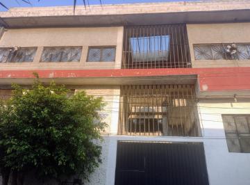 Casa · 646m² · 2 Estacionamientos · Edificio en Venta en Col. Satelite, de 3 Niveles