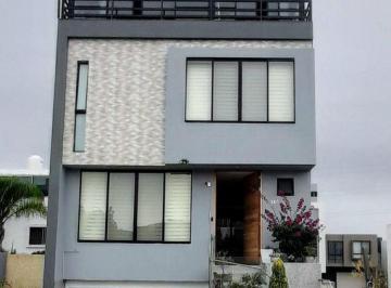 Casa · 407m² · 4 Recámaras · 2 Estacionamientos · Casa en Venta en Valle Imperial