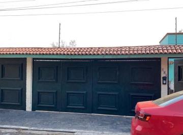 Casa · 260m² · 4 Recámaras · 4 Estacionamientos · Casa Bien Ubicada en Naucalpan