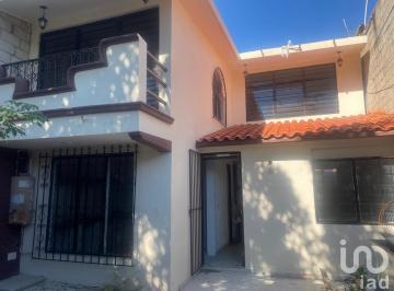 Casa · 112m² · 3 Recámaras · 1 Estacionamiento · Casa en Venta en Fracc Las Torres en Proceso de Remodelacion
