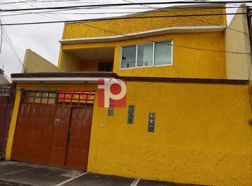 Casa · 200m² · 3 Recámaras · 2 Estacionamientos · Casa en Renta en Venta de Carpio