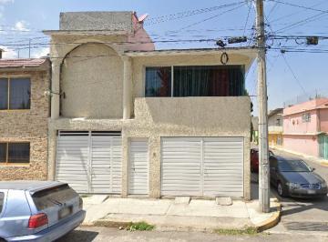 Casa de 3 habitaciones, Toluca · Casa en Venta en Lago Tanganica Ocho Cedros Toluca Mexico