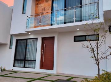 Casa · 182m² · 4 Recámaras · 2 Estacionamientos · Casa en Venta en Los Robles II, Zibatá, Querétaro
