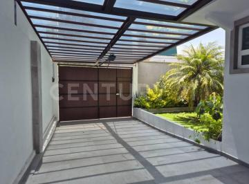 Casa · 195m² · 3 Recámaras · 2 Estacionamientos · Casa Recién Remodelada en Venta en Magisterial Vista Bella, Tlalnepantla