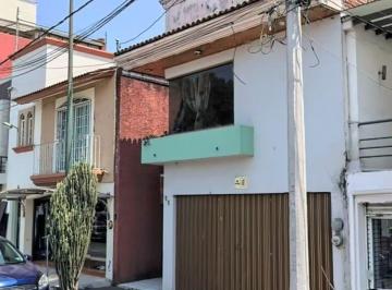 Casa de 3 habitaciones, Uruapan · Casa en Venta Jardines de Cupatitzio, Uruapan, Michoacán