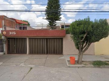 Casa de 4 habitaciones, San Luis Potosí · Casa en Venta en Las Águilas Slp