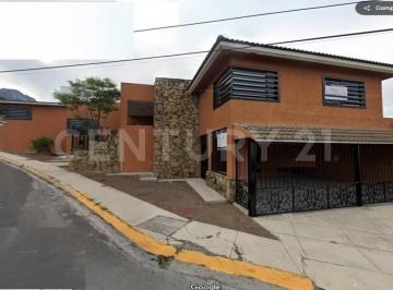 Casa · 590m² · 4 Recámaras · 2 Estacionamientos · Casa en Venta en Col. Cumbres 5 Sector