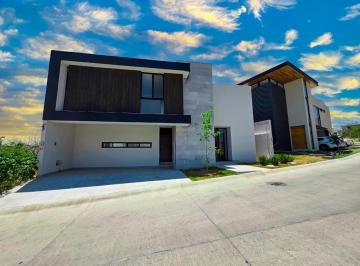 Casa · 251m² · 3 Recámaras · 2 Estacionamientos · Casa en Venta Lomas del Molino III, León, Gto