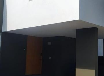 Casa · 211m² · 3 Recámaras · 2 Estacionamientos · Casa en Juriquilla Santa Fe