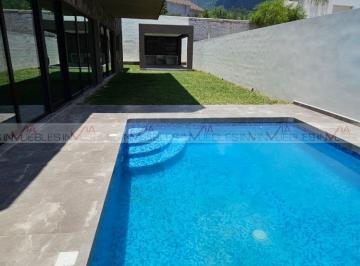Casa · 578m² · 4 Recámaras · 4 Estacionamientos · Casa en Venta en Monterrey