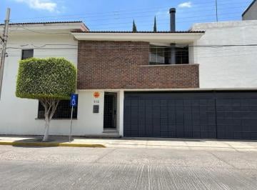 Casa · 3 Recámaras · 4 Estacionamientos · Casa en Venta en Colonia Jardín