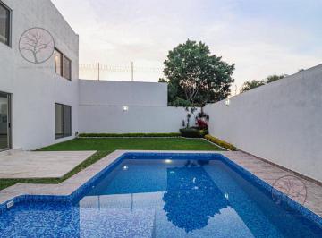 Casa · 258m² · 3 Recámaras · 2 Estacionamientos · Casa - Fraccionamiento Lomas de Cuernavaca