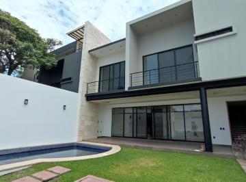 Casa · 384m² · 3 Recámaras · 2 Estacionamientos · Casa en Venta en Privada en Delicias, Cuernavaca