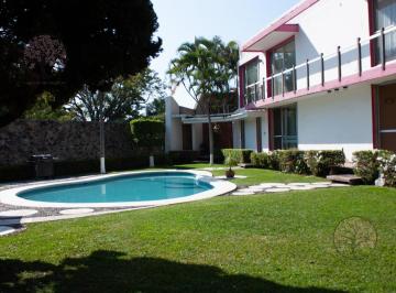 Casa · 1609m² · 6 Recámaras · 5 Estacionamientos · Casa en Col. Reforma Cuernavaca