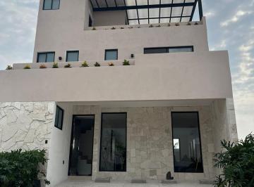 Casa · 257m² · 4 Recámaras · 2 Estacionamientos · Casa en Venta en Xochitepec