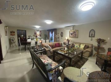 Casa · 329m² · 4 Recámaras · 1 Estacionamiento · Casa en Venta en Col. Lomas de Rosales, Tampico Tamaulipas.