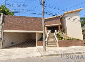 Casa · 329m² · 4 Recámaras · 1 Estacionamiento · Venta de Casa en Col. Lomas de Rosales, Tampico Tamaulipas.