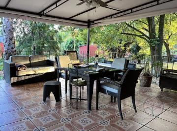 Casa · 350m² · 3 Recámaras · 6 Estacionamientos · Casa en Venta en Subida a Chalma
